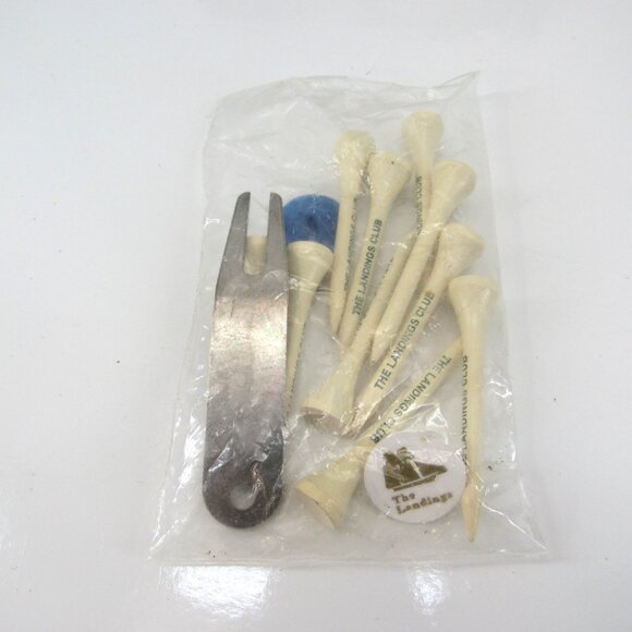 Vintage Bright Red Diamond Cut Plastic Button Clip On Earrings Gold Tone Setting - Picture 6 of 7